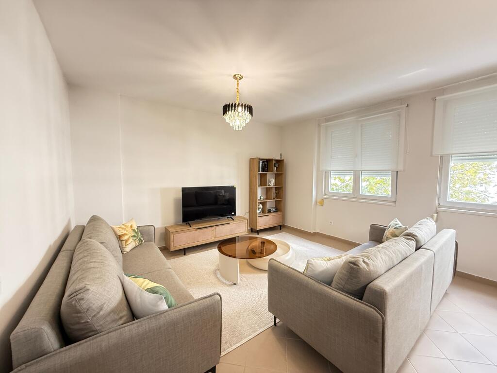🏡 Apartament 2+1+2 me Ballkon për Qira – Kompleksi Magnet, 21 Dhjetori 💶 75.000 leke / muaj
