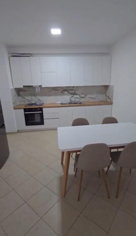 🏡APARTAMENT ME QIRA – 3+1 – PËRBALLË MARKATËS SË PESHKUT 🐟