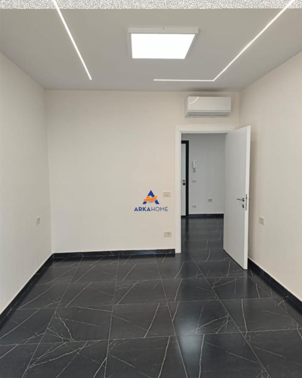 UFFICIO IN AFFITTO 75M2 "AL GOLDEN TOWER RESIDENCE, MINE PEZA" 550 EURO