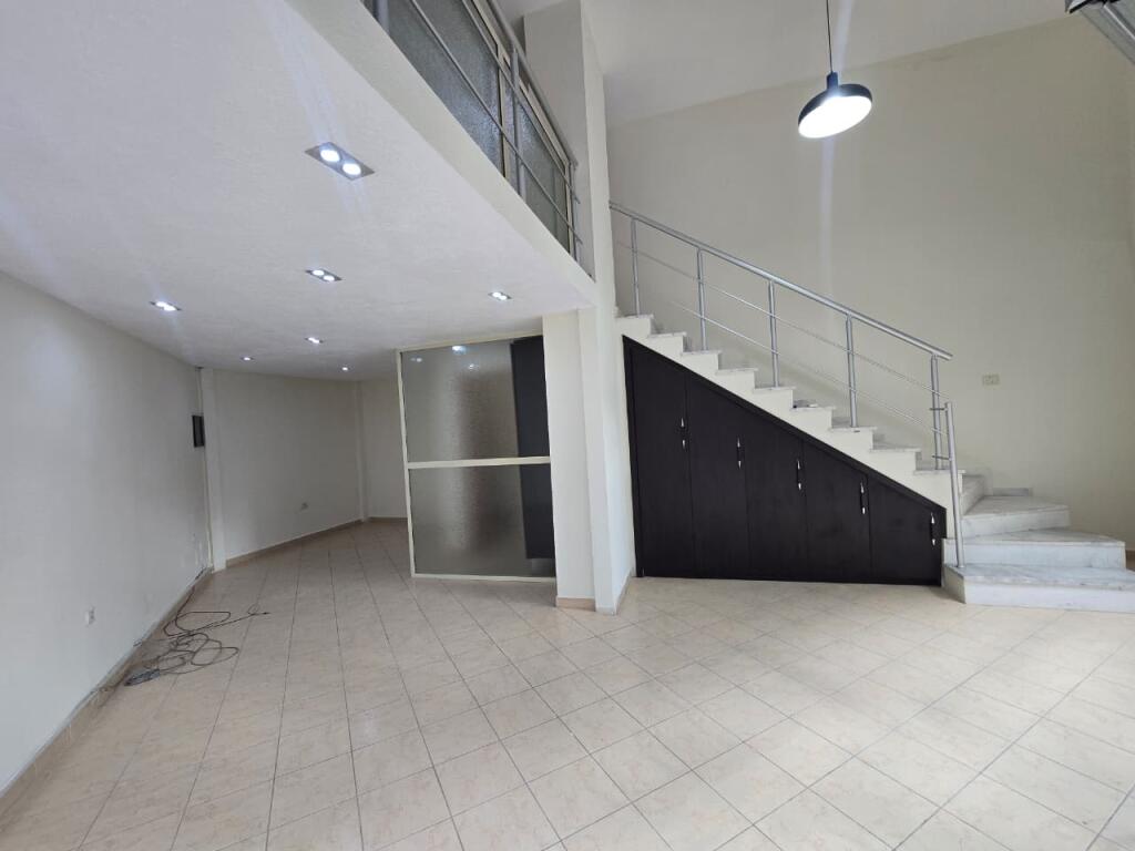 Apartment / Office for Rent on Barricades Street