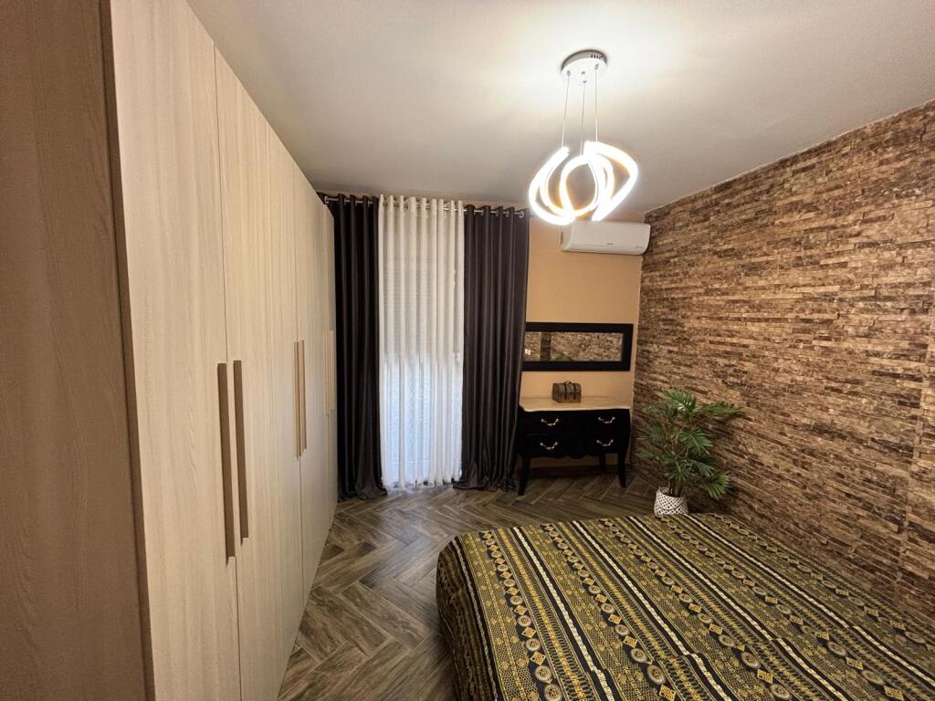 📍 Jepet me qira apartament 2+1 tek “Kontak”💰 Çmimi: 70000 lekë/muaj