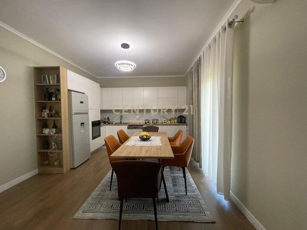JEPET ME QIRA VILE INDIVIDUALE E RRETHUAR ME 1000m2 GJELBERIM NE ZONEN E LUNDRES 1,200 € /Muaj