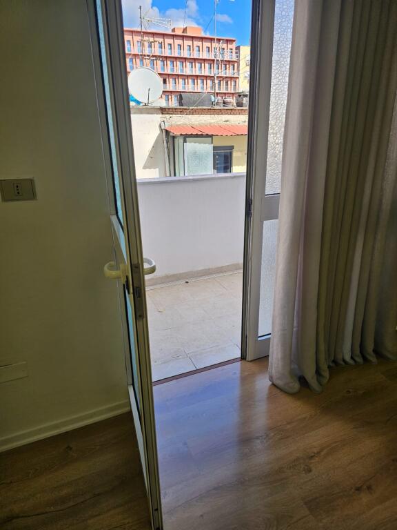 Business premises, at post 8 Wilson square, price 800 euros