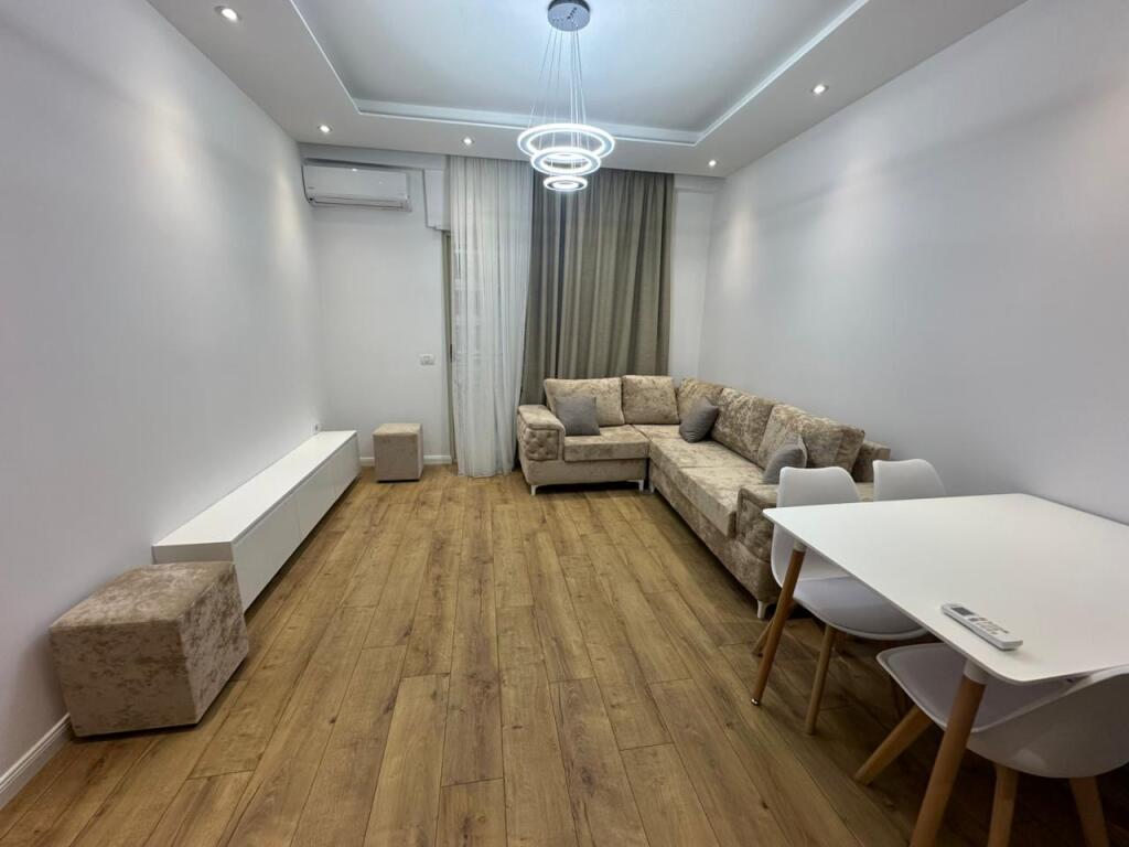 Apartament 1+1 per shitje, Komuna e Parisit, Rruga Bill Klinton