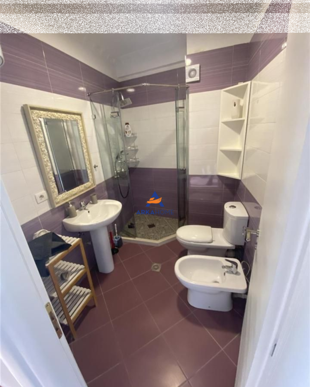 JEPET ME QERA APARTAMENT 2+1 "TE SYRI TV,UNAZA E RE" 700 EURO
