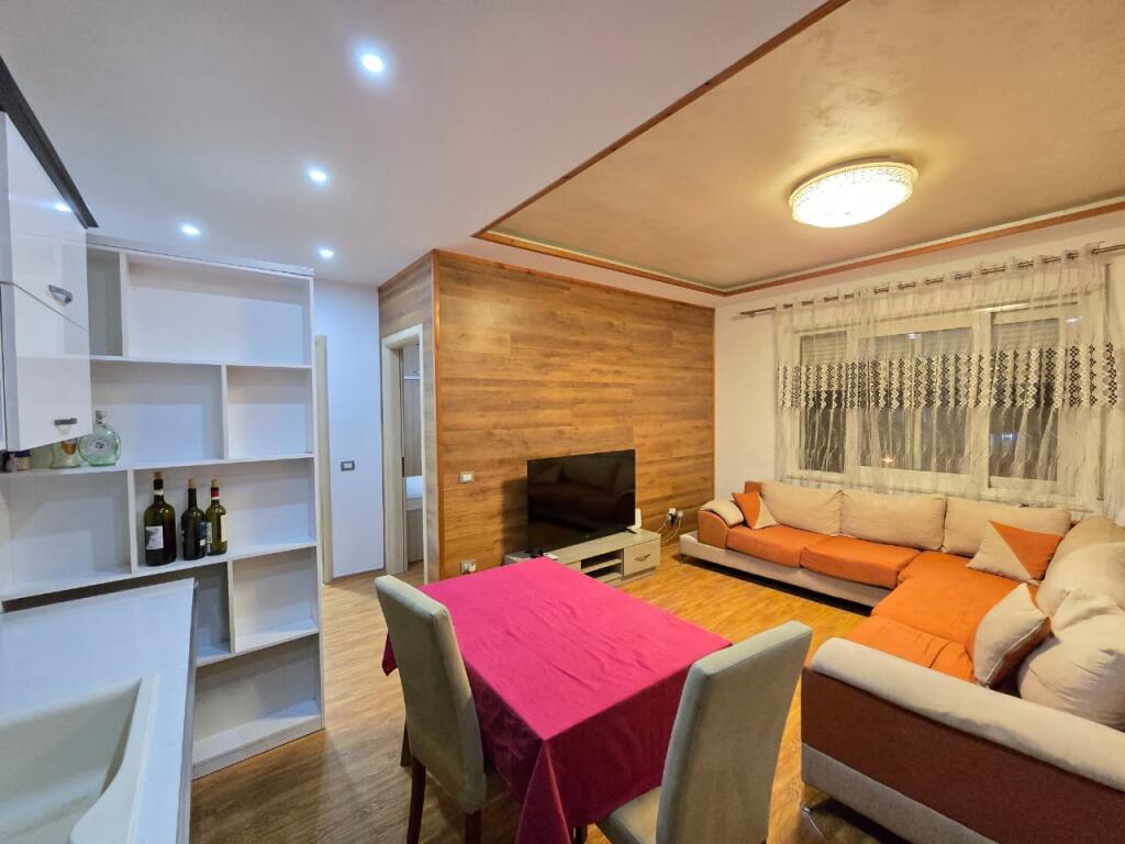 Affittasi appartamento 2+1 VIA PIETRO BUDI 650€