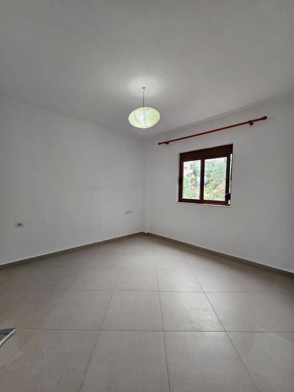 IN AFFITTO – APPARTAMENTO VUOTO 3+1 A FRESK!