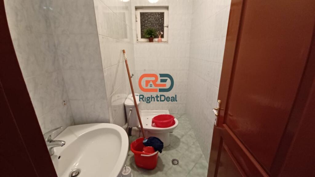 Tek Komuna E Parisit, Shiten 2 Apartamente 1+1, Ideale Per Investim