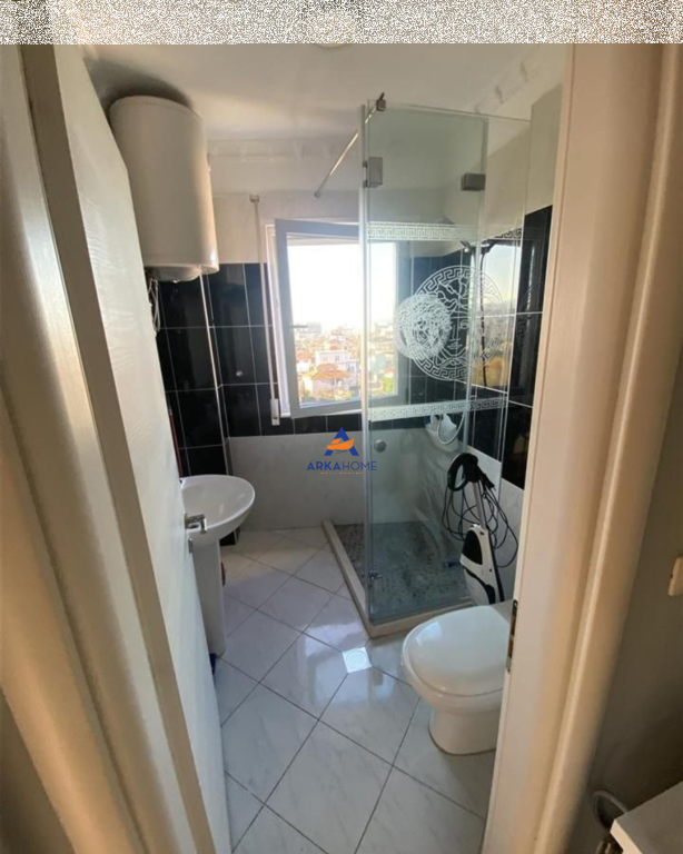 JEPET ME QERA APARTAMENT 2+1 "TE SYRI TV,UNAZA E RE" 700 EURO