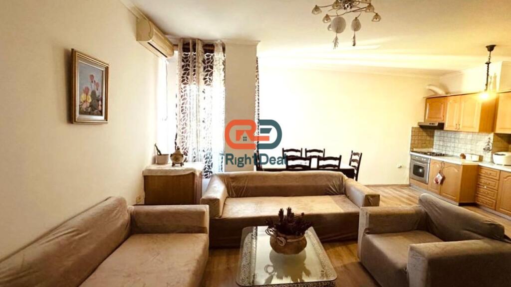 Ne Porcelan, Jepet Me Qira Apartament 2+1 I Mobiluar!!