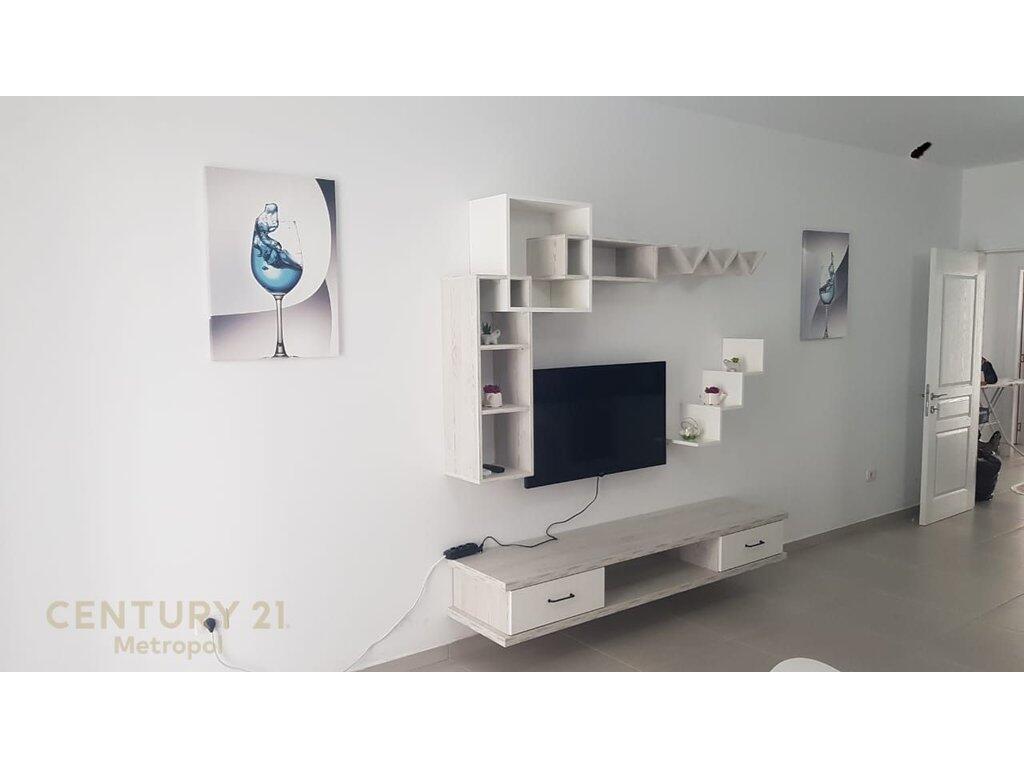 JAPIM ME QIRA APARTAMENT 2+1+2+ POST PARKIMI, TEK ASL (SPITALET)
