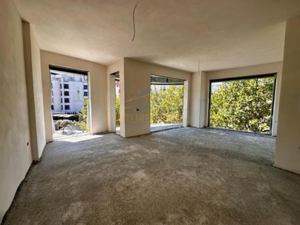 Shitet, Apartament 2+1, Liqeni i Thatë, Tiranë