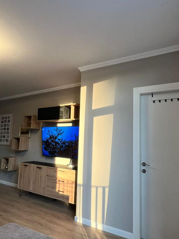 🏢In the Yzberisht area, near the Grand Gallery Complex, a 2+1 furnished apartment is for rent. 500 Euro