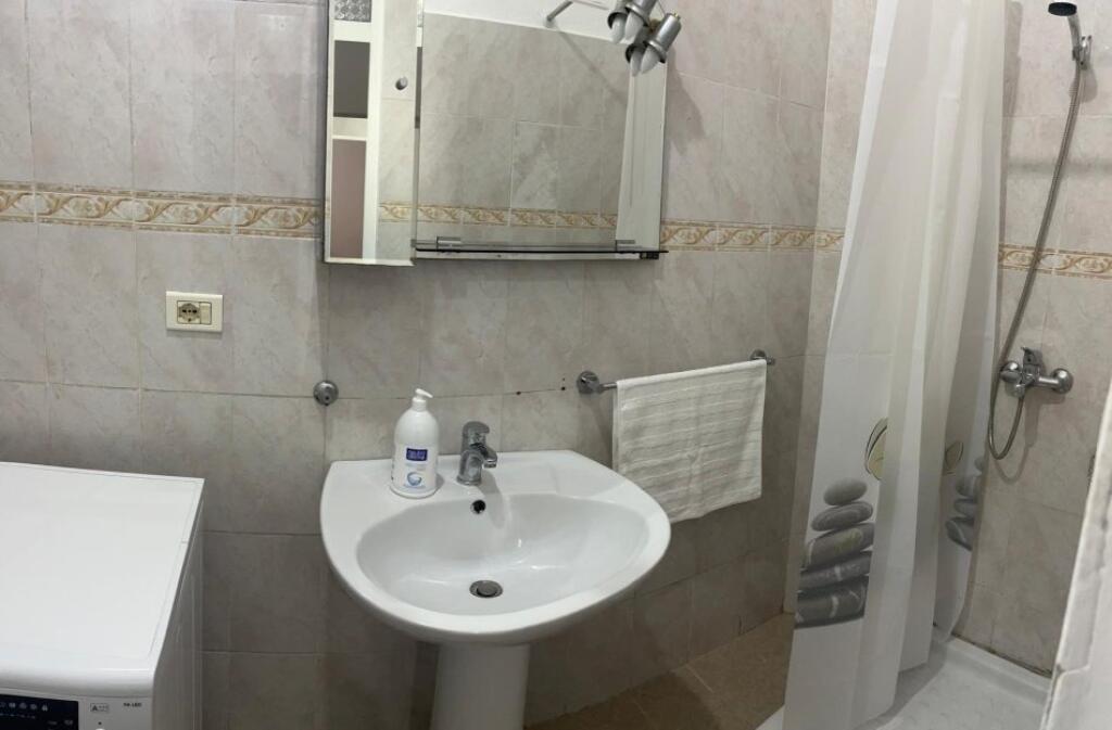 Jepet me qira apartmenti 1+1 , Qender
