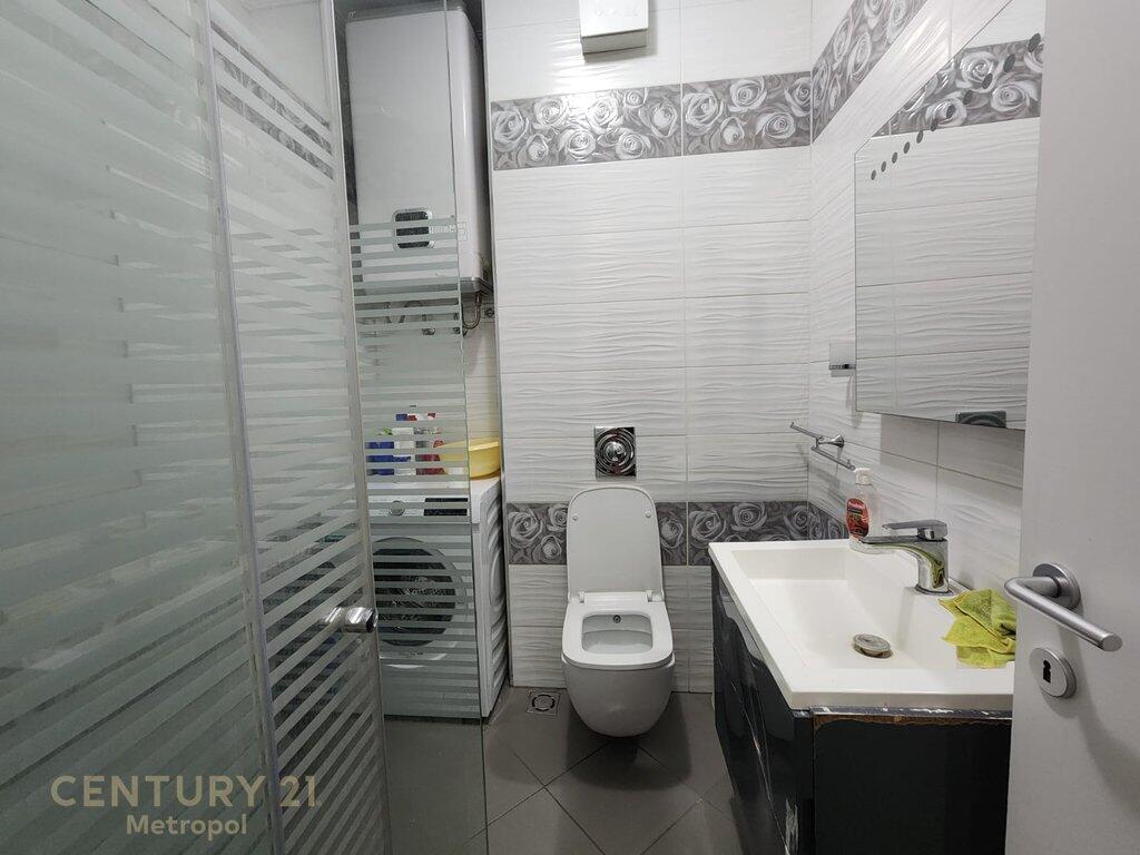 JEPET ME QERA APARTAMENT 2+1 TEK RRUGA MUHAMET GJOLLESHA!
