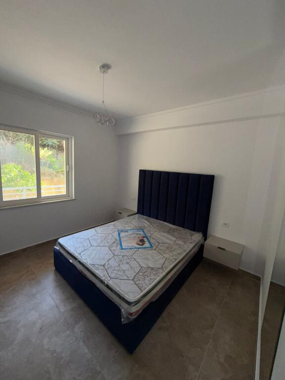 Apartment for sale in the Shkëmbi i Kavajës area, type 1+1 with veranda and storage room.