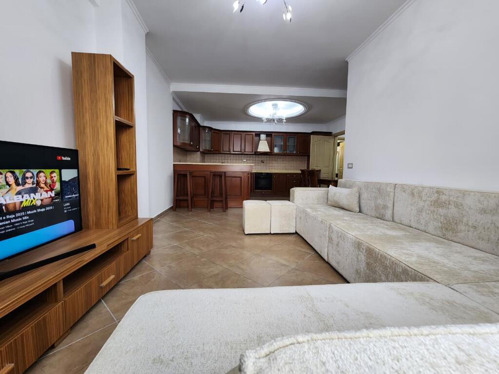 Me Qira Apartament💫: 2+1+1Wc &amp; 1 Ballkone + Mundesi Parkimi Me Qera📍 Qender ,Rruga Fortuzi || 720€/Muaj