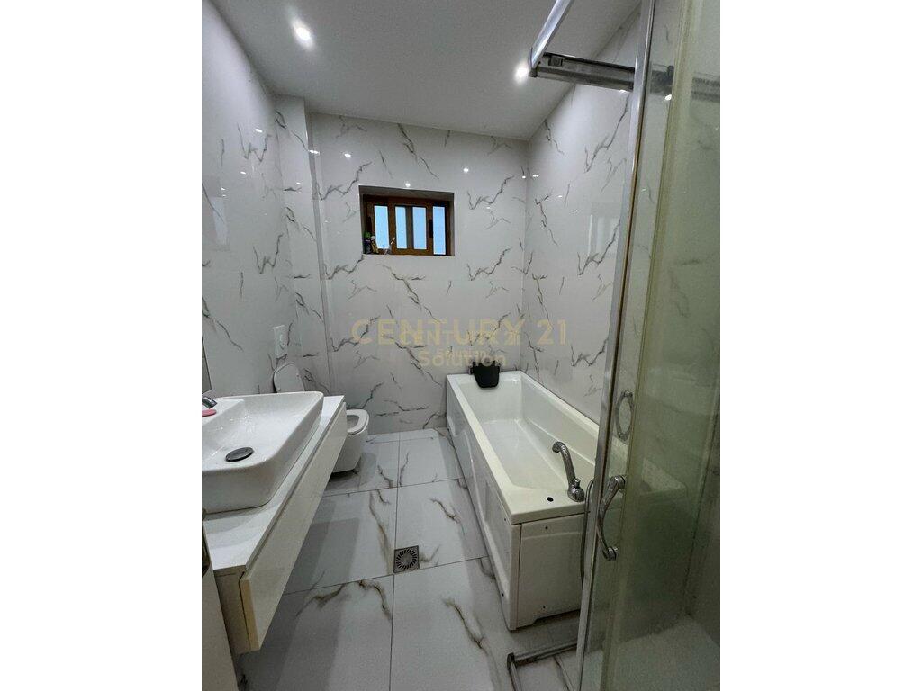 JEPET APARTAMENT 2+1 + POST PARKIMI ME QIRA NE YZBERISH!