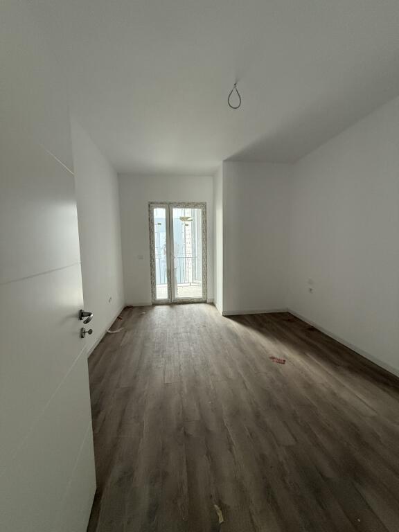 Appartamento per ufficio 1+1 emerald center