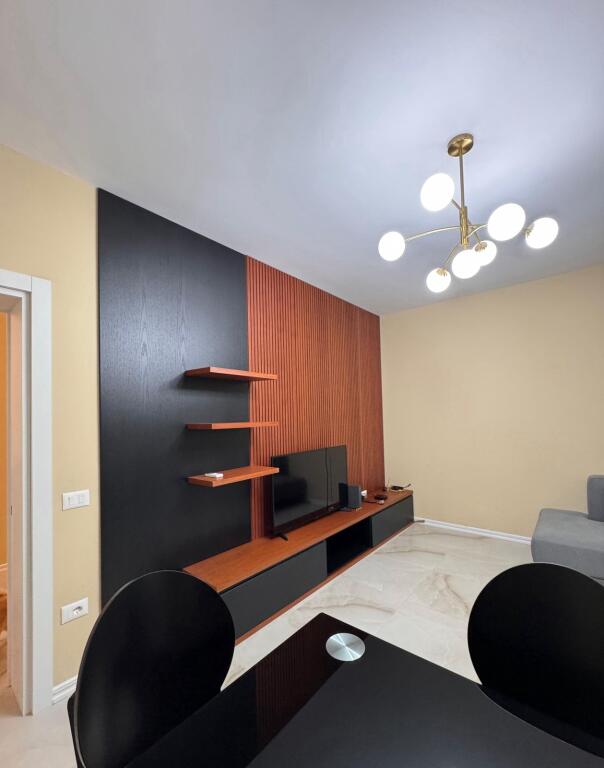 APARTAMENT ME QERA 2+1+2 PALLATI I BRIGADAVE 1100 EURO