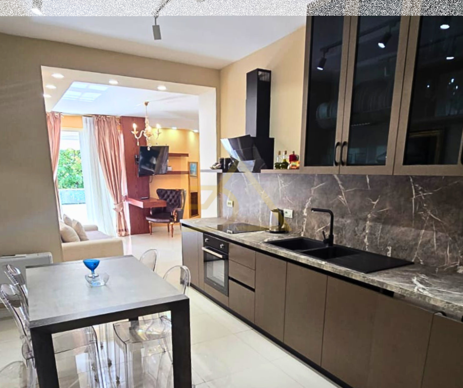Shiten 3 Apartamente – Bllok, Tiranë
