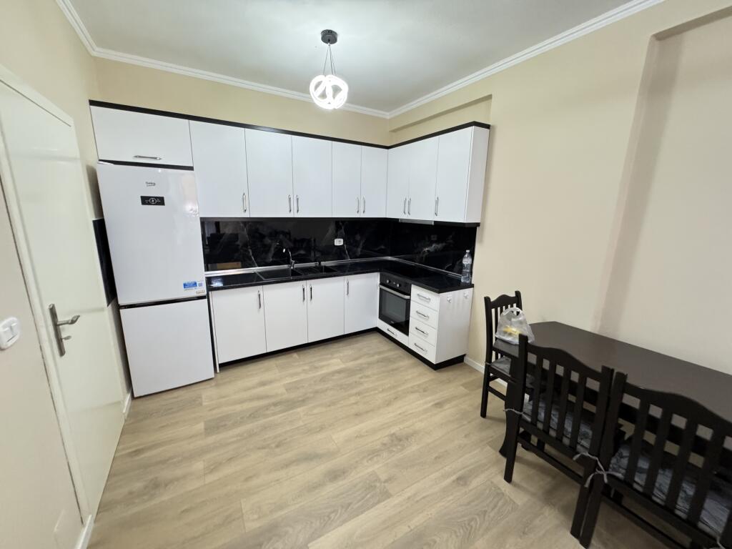 Qera Apartament 1+1  📍21 dhjetori,mbrapa poliklinikes nr9 •Kati 4 me ashensor Cmimi 60.000 leke i pa diskutueshem