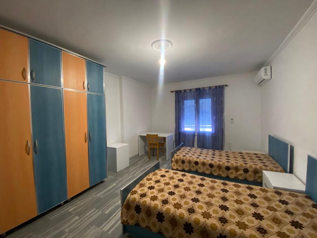 Jepet apartament 2+1 me qira ne Laprake.