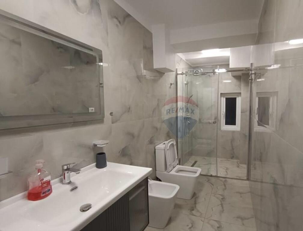 Apartament 2+1 me qira ne Qender - Rruga e Barrikadave