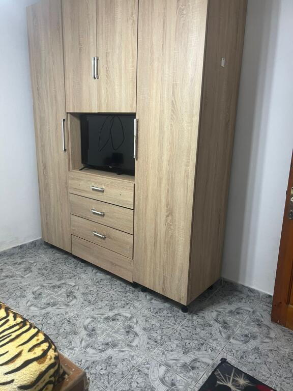 Affittasi 1+1 KOMBINAT PIANO 1 casa privata 35.000 lek