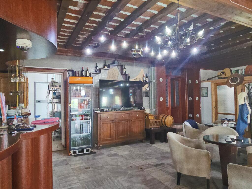 FOR RENT LOCAL/RESTAURANT NEAR THE BIG RING!
