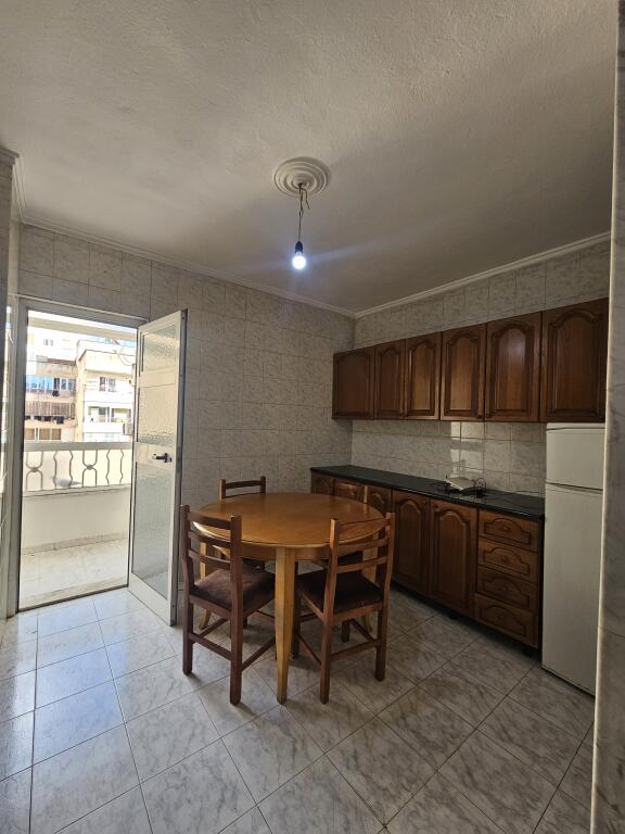 Affittasi: *2+1+2 BALCONI  *(📍Laprake  - su strada principale)* - 6° piano - *600€/mese* - Sup.127m² || Arredato
