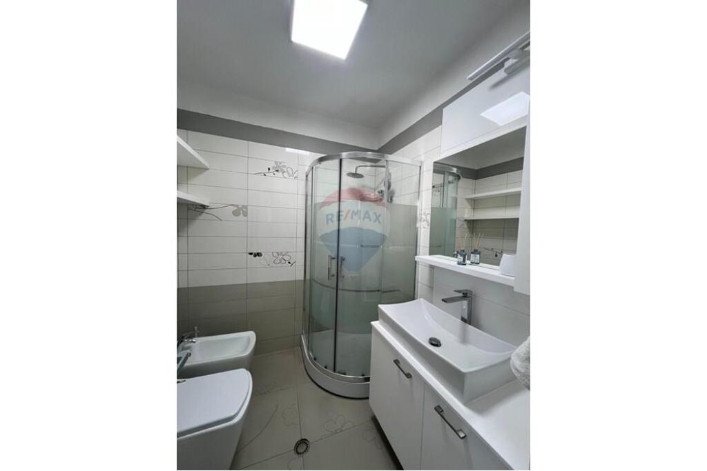 Apartament 3+1 me qira te Pazari i Ri