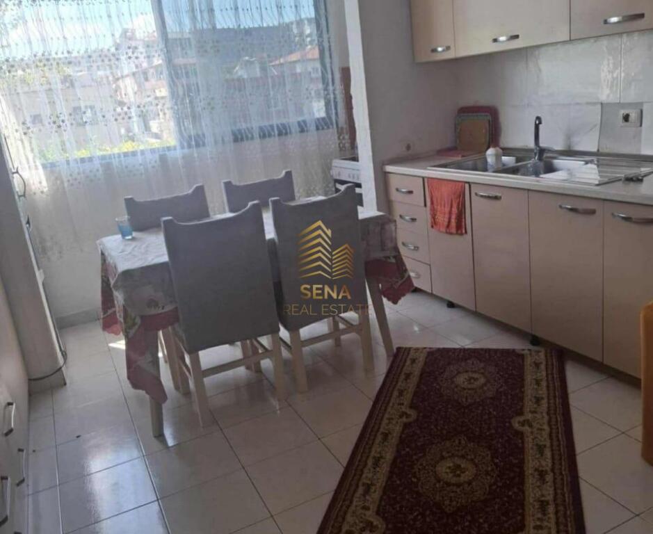 Shitet Garsionere, Porcelan, 50,000 Euro