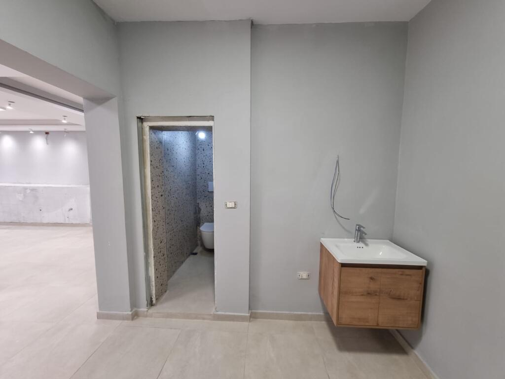 Super business premises in Hoxha Tasim