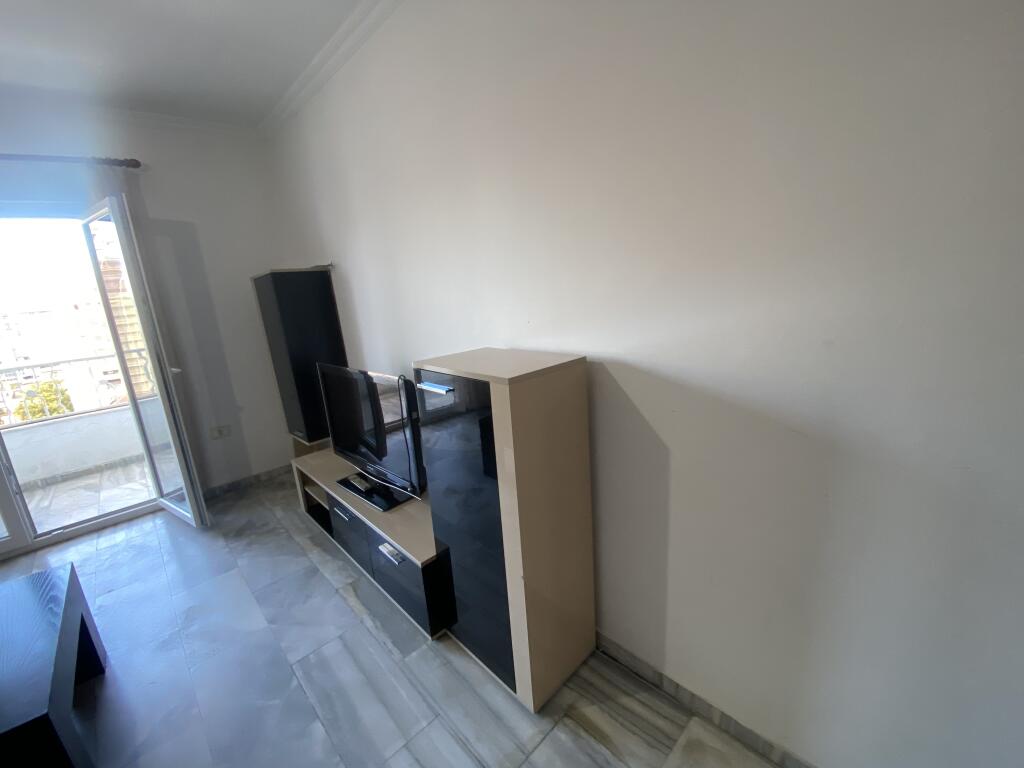Jepet me qira apartament 2+1 ne laprake