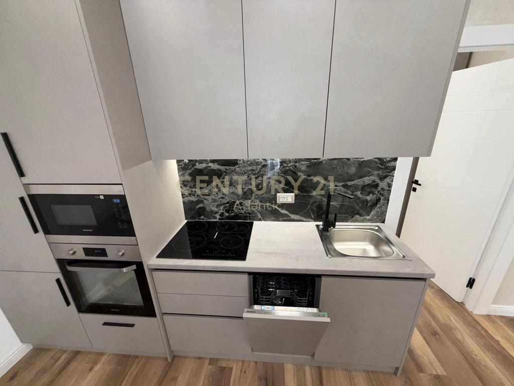 Apartament 2+1 Me Qira në Plazh, Stacioni i pare -Durrës!