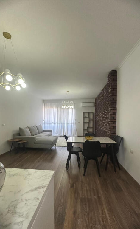 Jepet apartament 1+1 me qera tek Liqeni Thate , rr Peti