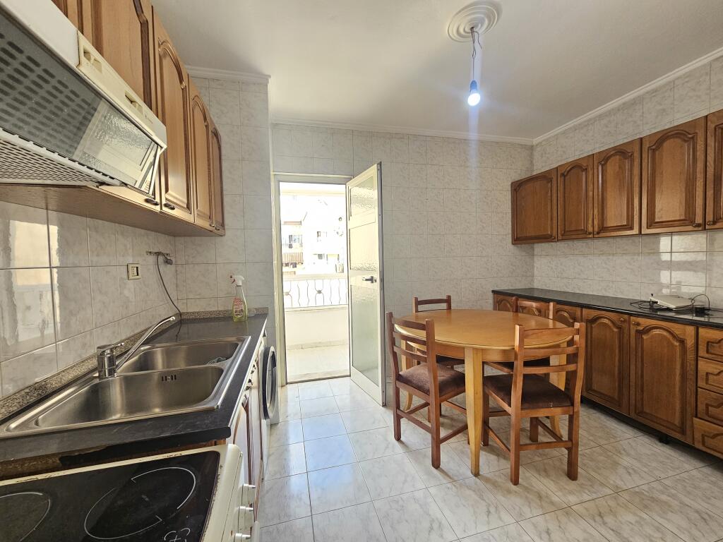 Affittasi: *2+1+2 BALCONI  *(📍Laprake  - su strada principale)* - 6° piano - *600€/mese* - Sup.127m² || Arredato