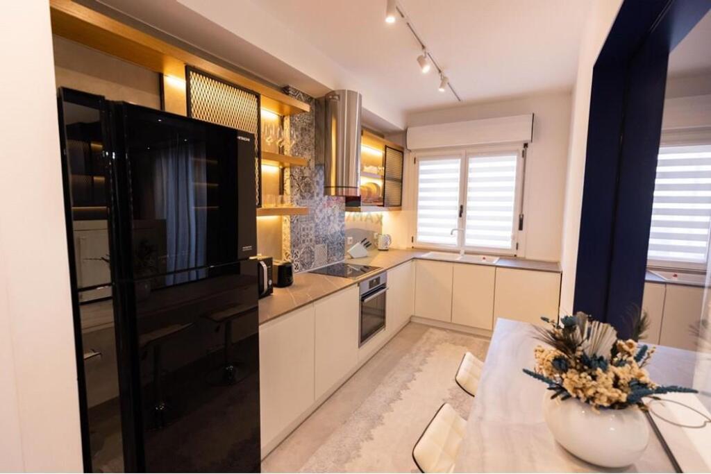Shitet apartament 2+1 modern mbas 15-Katëshit