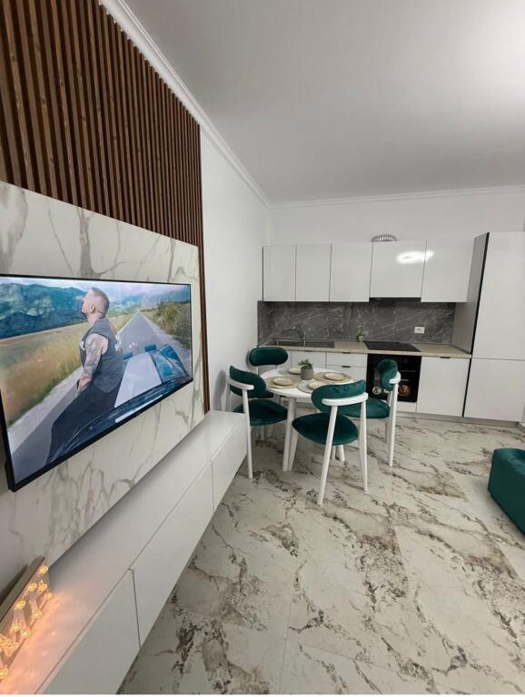 Shitet apartament 1+1 Veranda+Depo. Shkembi Kavajes