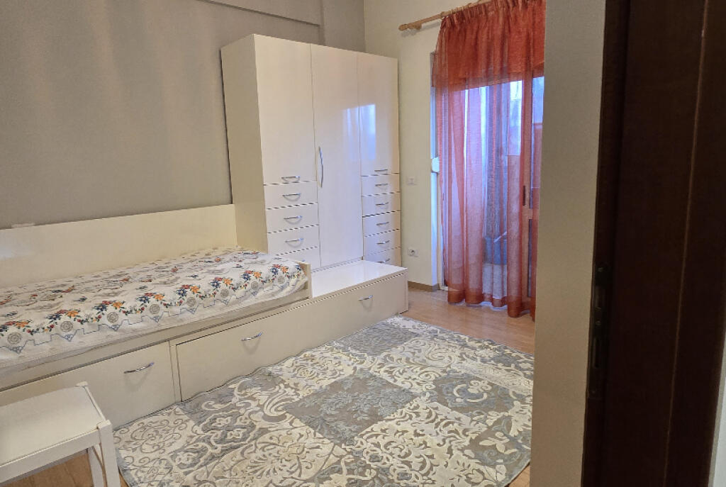 Jepet apartament 2+1+2 tek pazari ri , sheshi avni rustemi