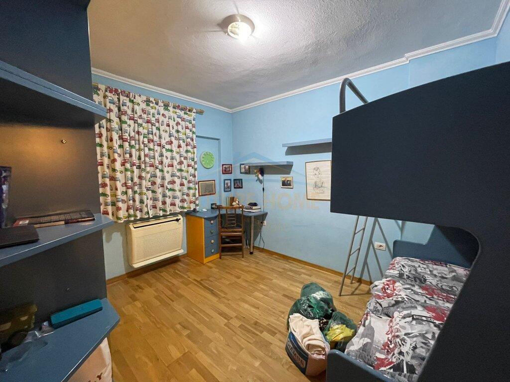 Shitet Apartament 2+1, Komuna e Parisit