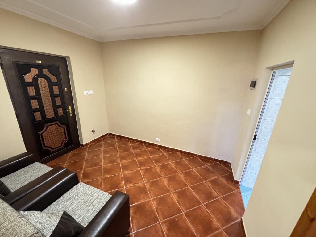 📣 VENDESI Appartamento 1+1 📍 Vicino al Nuovo Bazaar 🛣️ Via "Qemal Stafa" ✨  🏢 Edificio Esistente (Con Mattoni Rossi) 🪜 3° Piano (Senza Ascensore) 📐 Superficie Reale 65 m2 📐 Superficie Ipotecaria 58 m2  💶 Prezzo 138.000 Euro