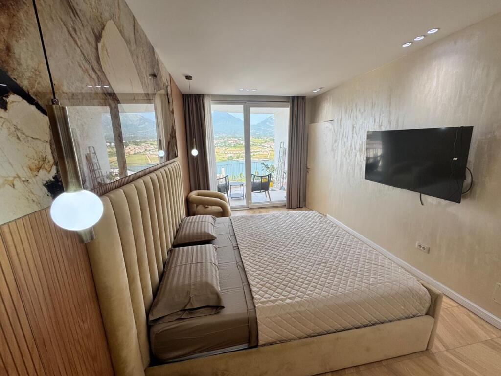 Apartament 2+1 + Parking ne Farke me pamje nga Liqeni!