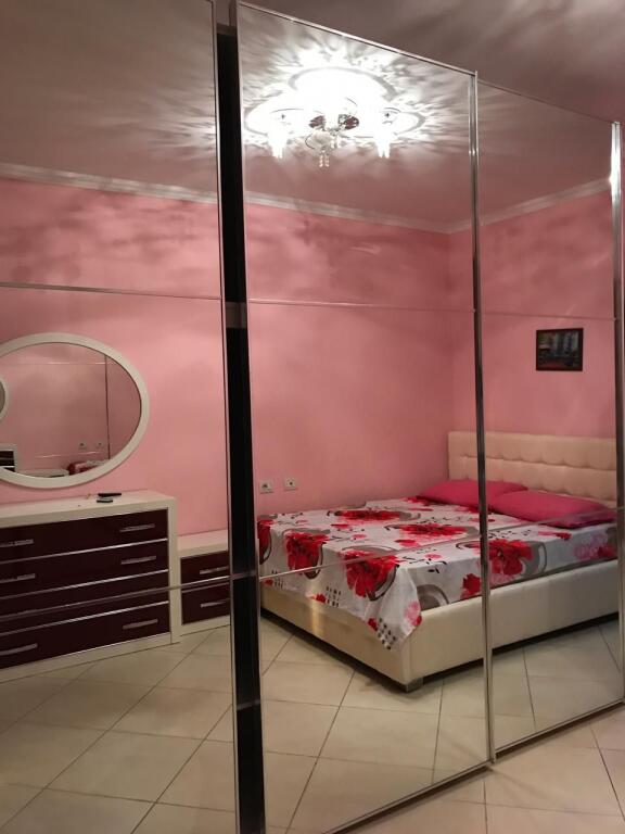 JEPET ME QIRA APARTAMENT 1+1 NE YZBERISH