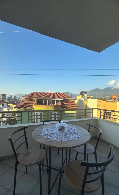Jepet apartament 1+1 me qera tek Liqeni Thate , rr Peti