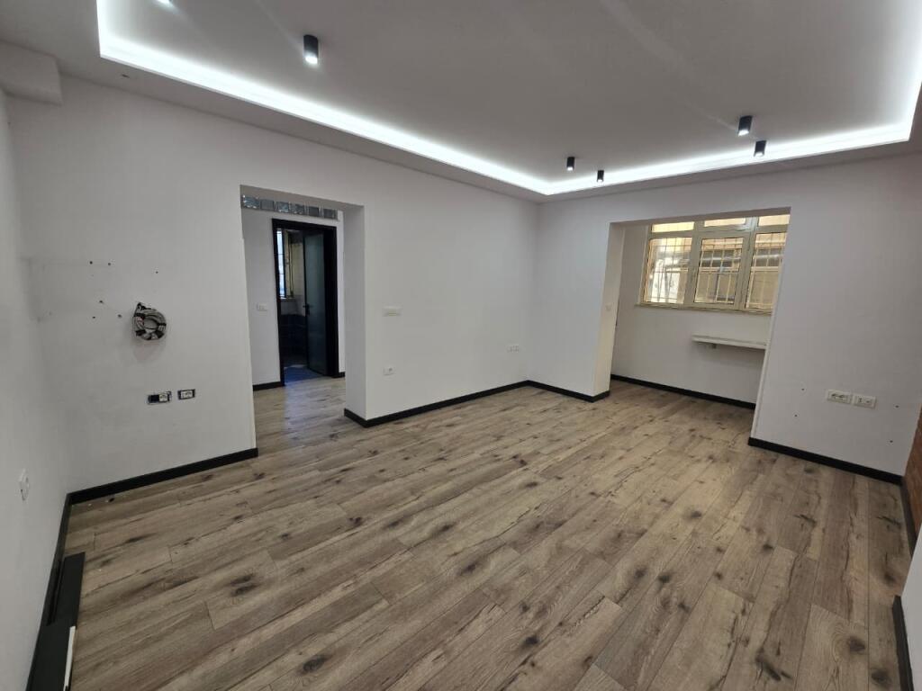 *Apartament  1+1 Ne Shitje  Prane Rruges Se Kosovareve*
