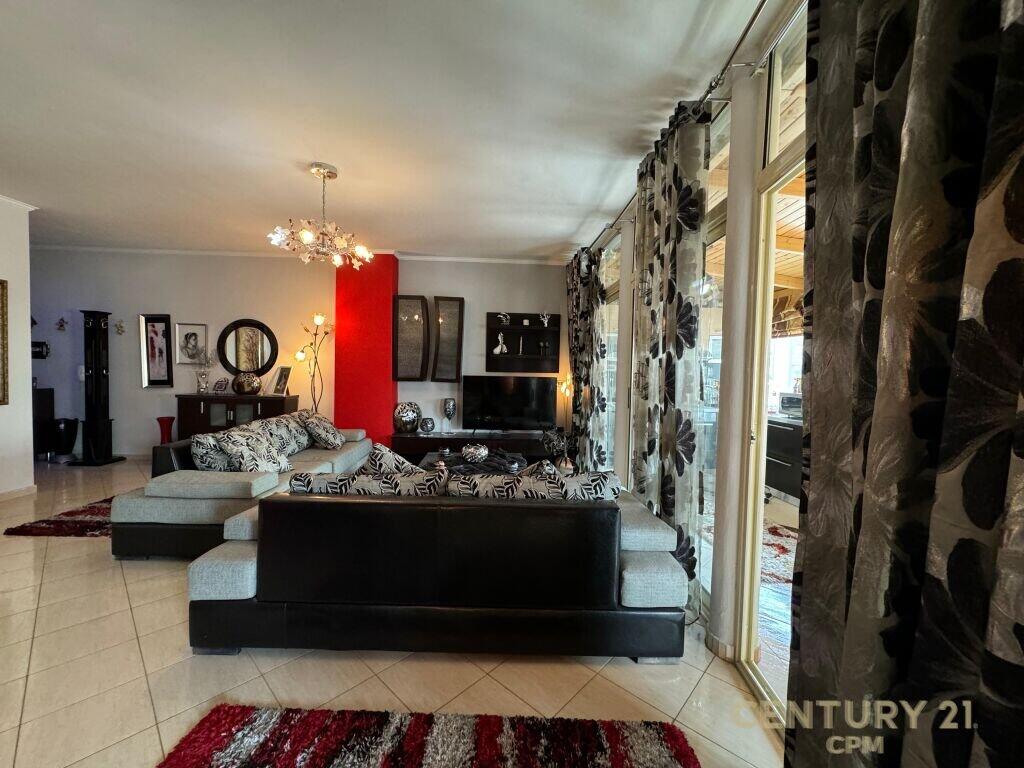 Apartament 2+1 për Qira në Rruga Barrikadave, Tirana
