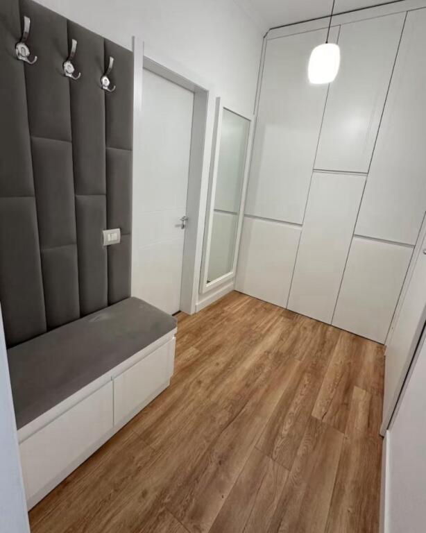 🏡 JEPET ME QIRA APARTAMENT LUKSOZ 2+1 – PAZARI I RI