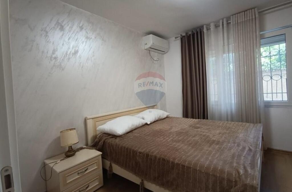 Apartament 2+1 me qira ne Qender - Rruga e Barrikadave